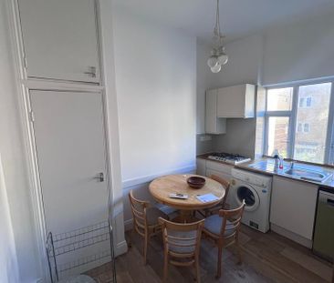 4 bedroom flat to rent - Photo 5