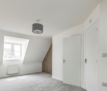 4 bedroom semi-detached house to rent - Photo 4