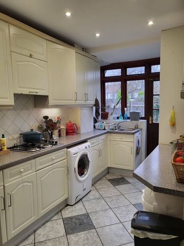 Room in a Shared House, Seafield Road, N11 - Photo 5