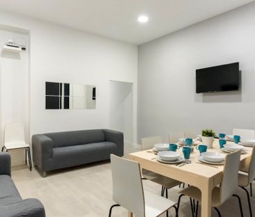 Bright room in Fuencarral Street - Photo 3