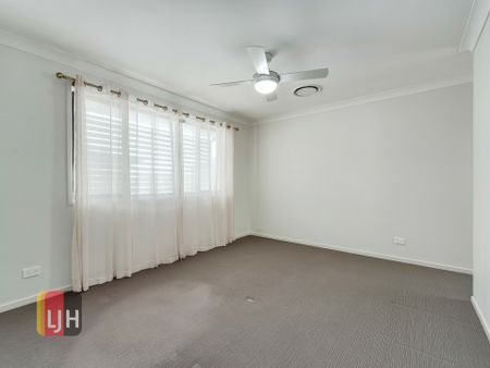SPACIOUS AND AIR CONDITIONED 4 BEDROOM HOME - Photo 2
