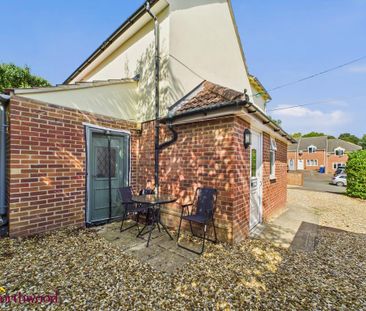 1 bedroom in a house share to rent - Photo 5