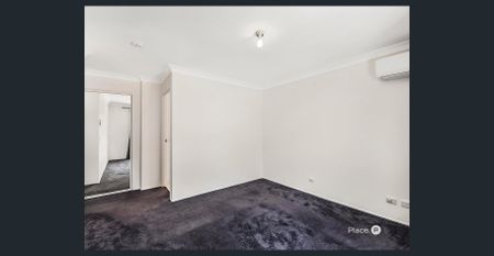 Stylish Family Comfort with Alfresco Appeal - Photo 4