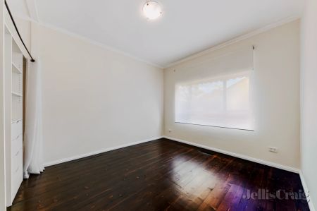 3 Bed, 1 Bath - Photo 4