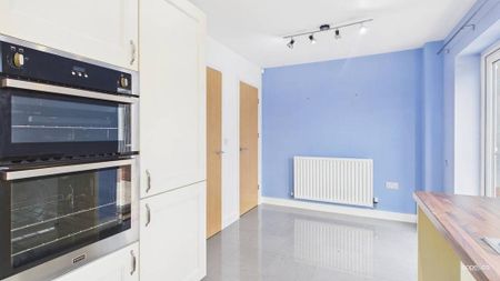 4 bedroom semi-detached house to rent - Photo 5