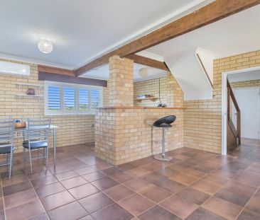 Exceptional Family Home Moments From The Beach - Photo 3
