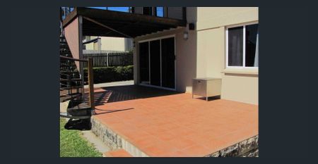 Comfortable, Spacious & Well Located Living! - Photo 3