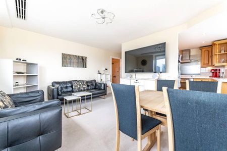 3 bedroom flat to rent - Photo 5