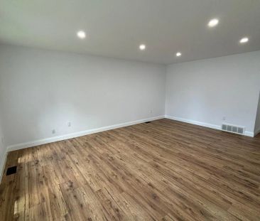 Detached Home For Lease | X9032159 - Photo 4