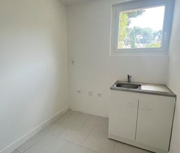 Location Appartement 1 pièce 36m² MARIGNANE 13700 - Photo 2