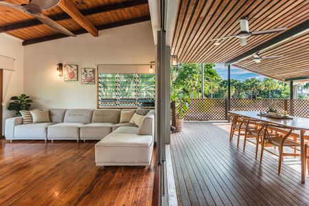 32 Orchard Road, - Photo 2