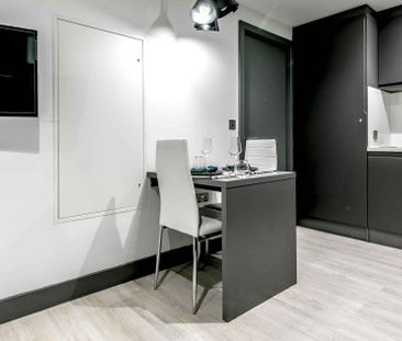 Premium 2 Bed Apartment - Photo 3