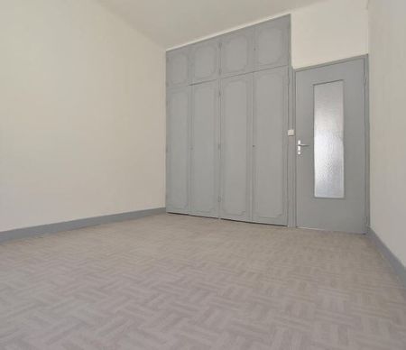 Appartement 3 pièces 50m2 MARSEILLE 1ER 665 euros - Photo 2