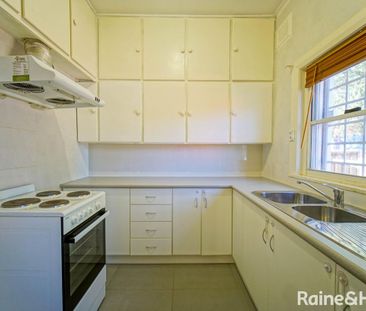 Charming Family Home in Penshurst - Photo 1