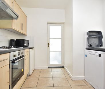 5 bedroom terraced house to rent - Photo 4