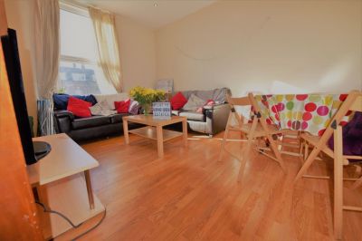 4 bedroom Flat in Flat 10, Leeds - Photo 1