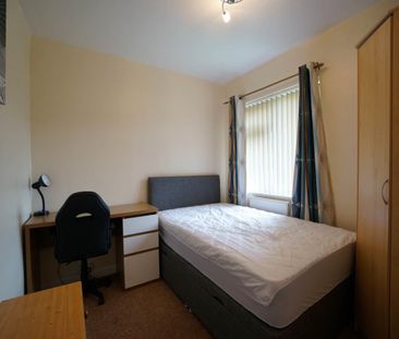 108 Caernarfon Road - Photo 3