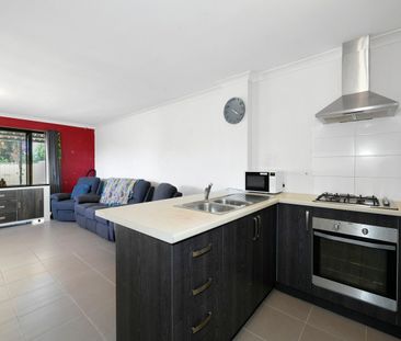 Perfect Family Home Close to Schools, Shops & Parks - Photo 5