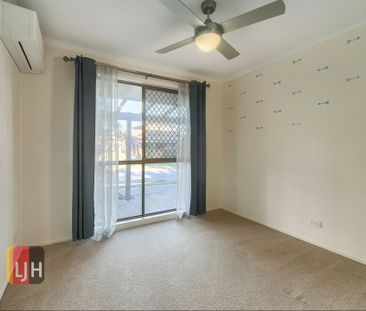 LARGE THREE LOWSET 3 BEDROOM HOME IN WHISPER QUIET PARKLAND LOCATION! - Photo 2