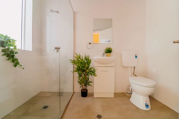 14 Holt, Sydney - Photo 1