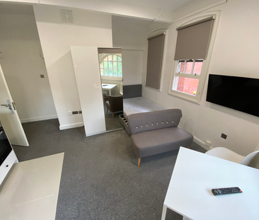 Flat 17, 221 Woodhouse Street, LS6 2UZ, Leeds - Photo 2