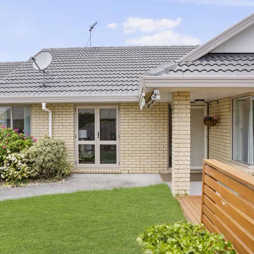 Spacious 4-Bedroom Home in Papakura - Photo 1