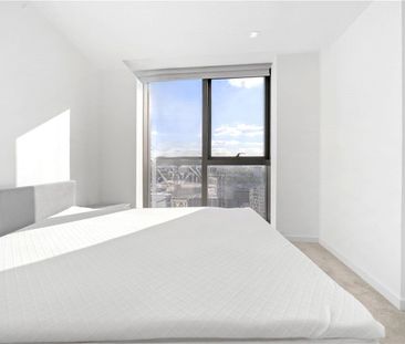 A modern and bright three double bedroom, two bathroom twentieth fl... - Photo 6