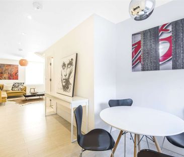 A beautifully presented two bedroom duplex apartment located in the... - Photo 1