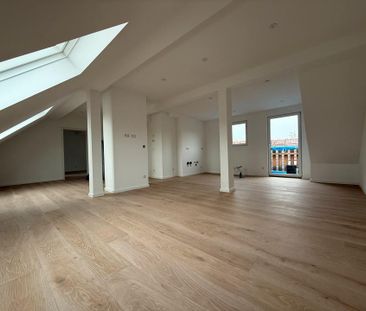 Exklusive Dachgeschosswohnung mit zwei Balkonen – Erstbezug nach - Photo 2