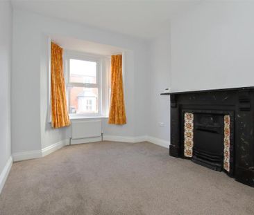 3 bedroom end of terrace house to rent - Photo 1