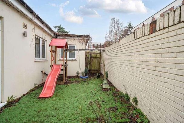 Castlebar Road, Ealing, W5 - Photo 1