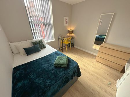 6 bedroom terraced house to rent - Photo 4