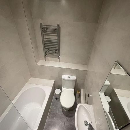 New Park Road, London SW2 - Photo 3
