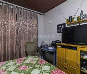 Casa residencial com 4 dormitórios, sendo 1 suíte, e 3 vagas de gar... - Foto 6