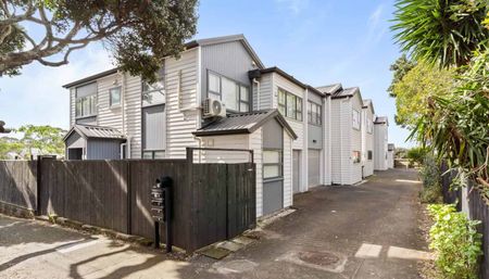 Move Quick: Modern, Low Maintenance Home in Pr... - Photo 4