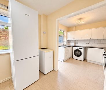 2 bedroom semi-detached bungalow to rent - Photo 3