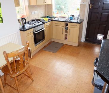 4 bedroom House in Becketts Park Drive, Leeds - Photo 4