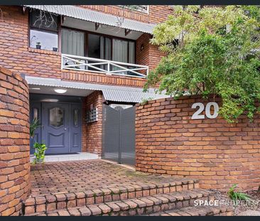 Furnished 2 Level Apartment - Photo 6