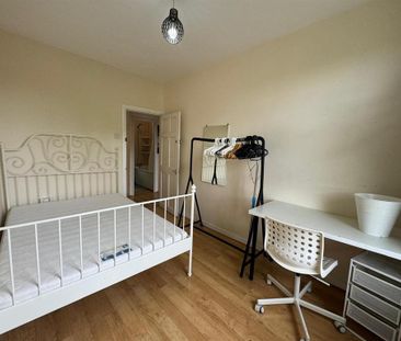 3 bedroom flat to rent - Photo 3
