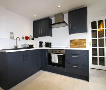 2 bedroom end of terrace house to rent - Photo 5