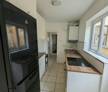 3 bedroom terraced house to rent - Photo 6