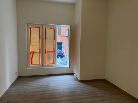 Gelijkvloers studio / volledig vernieuwd / goede ligging - Foto 5