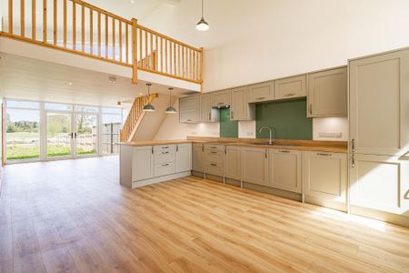 3 bedroom semi-detached house to rent - Photo 5