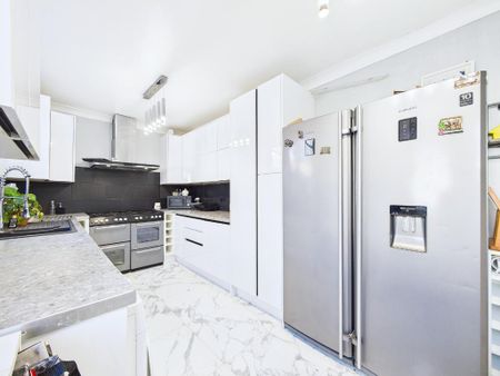 3 bedroom end of terrace house to rent - Photo 5