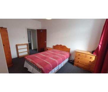 3 bedroom flat to rent - Photo 2