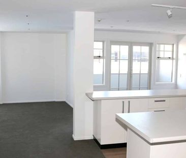 APARTMENT IN PETONE - Photo 1