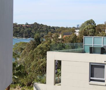 Modern Waterfront Living - 1 Bedroom Apartment in Chiswick - Photo 5