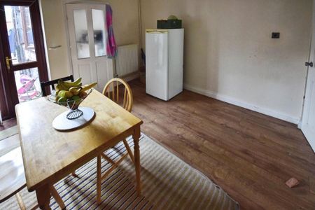 2 bedroom terraced house to rent - Photo 2