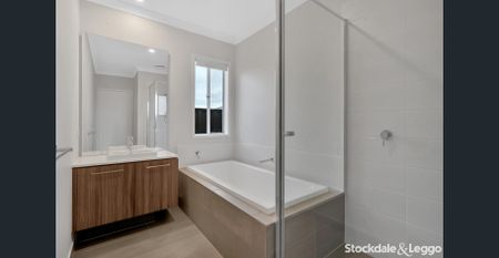 Stunning 4 Bedroom Home in the Heart of Mickleham! - Photo 3