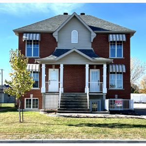 Logement 4 1/2 • Luxueux Neuf • demi-sous sol • Sainte Anne des Plaines - Photo 2